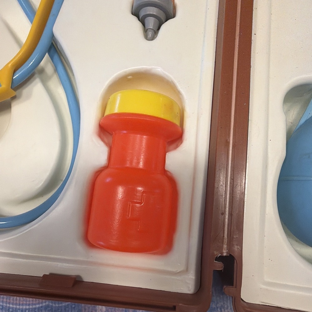 Fisher Price Medical Kit #936 "Complete" Good Condition Set ~ Vintage 1977 USA - Picture 12 of 14